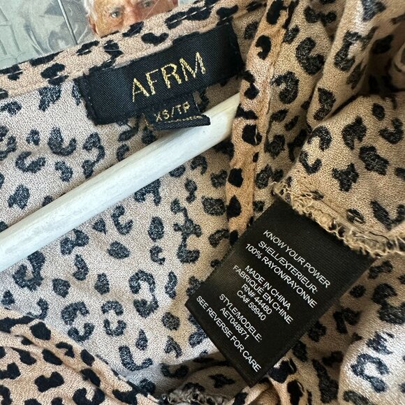 AFRM Deep V-cut Cheetah Print Semi-Open Cropped Front Long-Sleeve Blouse Size XS - Picture 5 of 8